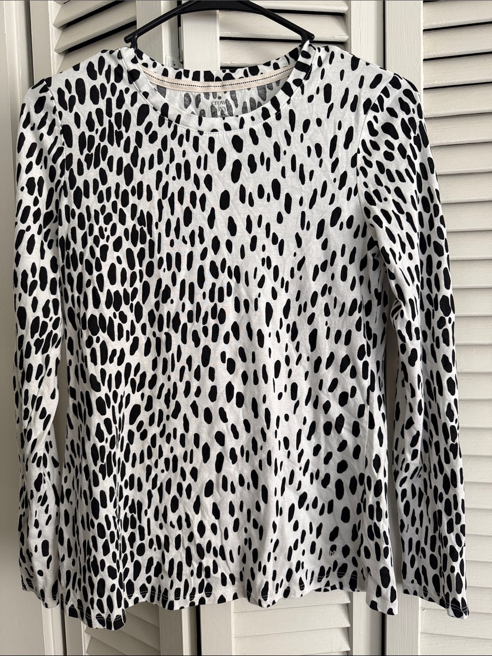 crown & ivy White Long-Sleeve Crewneck with Black Spot Print